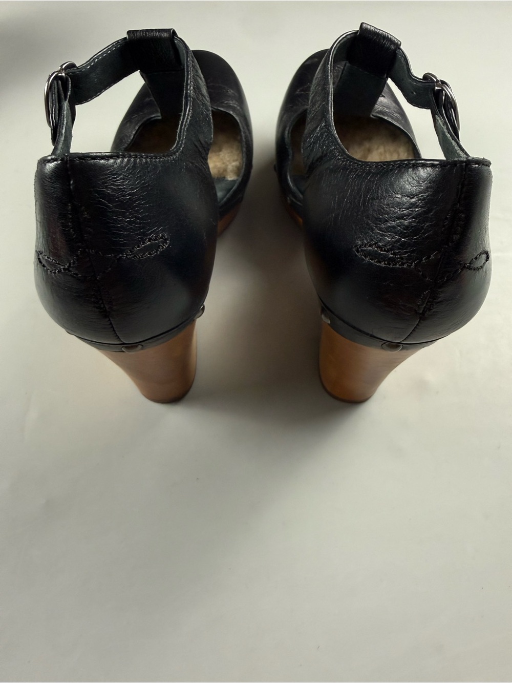 UGG Australia Chrissie T-Strap Wooden Clog Platform Heels Black Leather Womens 7 - Picture 5 of 10